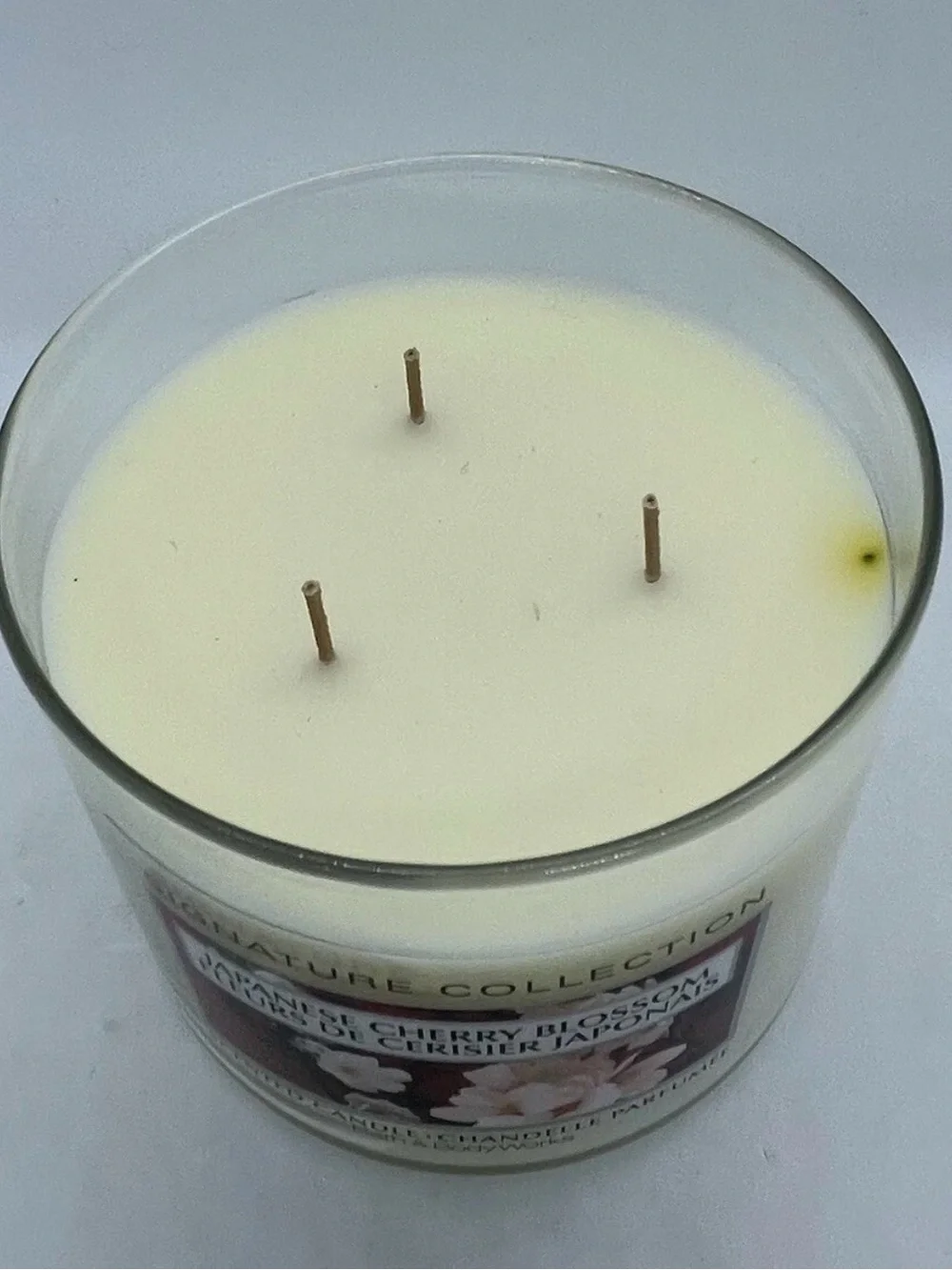 Bath & Body Works Japanese Cherry Blossom Candle - Cream & Pink Floral - Picture 4 of 5